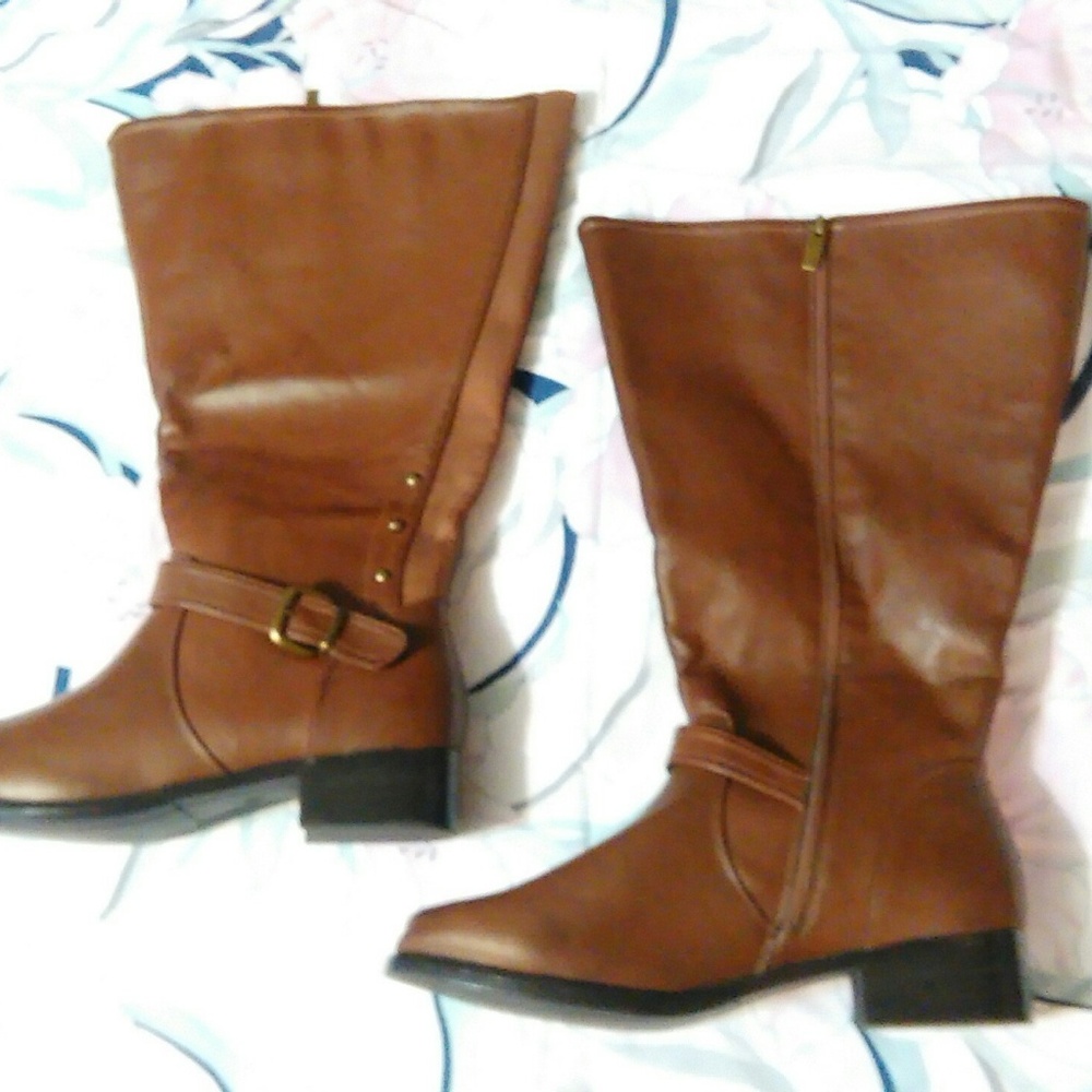 Mid Calf Stud Detail Boot - Picture 2 of 5